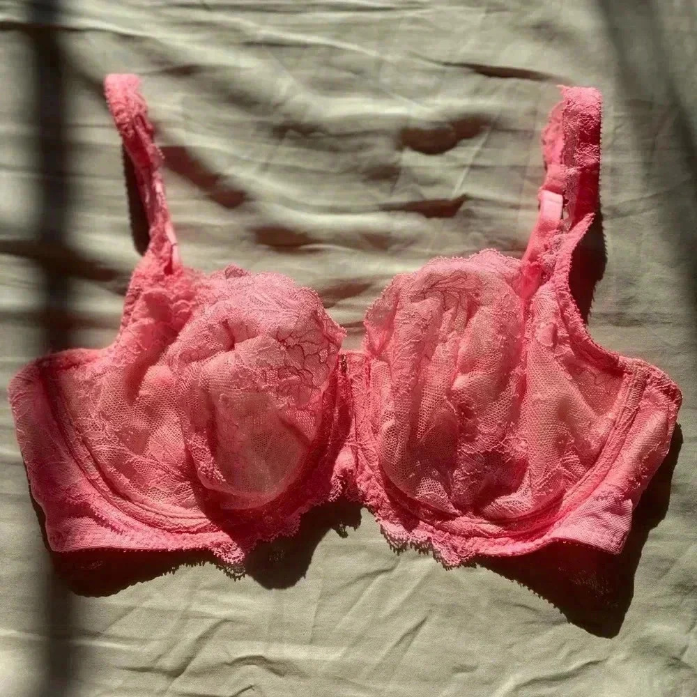 NWOT💗Victoria Secret Demi Unlined Pink Lace Bra w Rhinestone details 💗